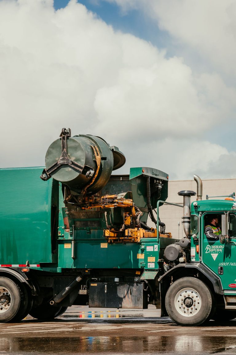 Roseburg Disposal Truck - Unit 36 Collecting Waste 2